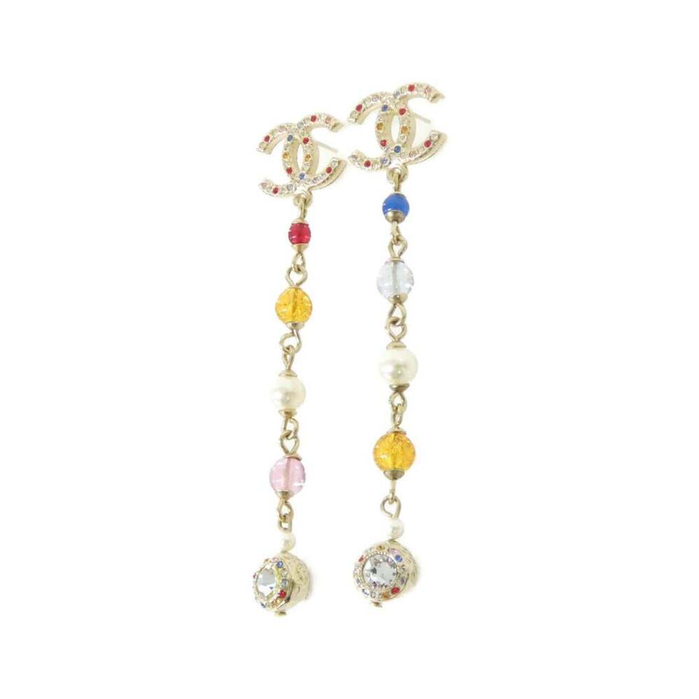 CHANEL Authentic White Earrings - Picture 2 of 3